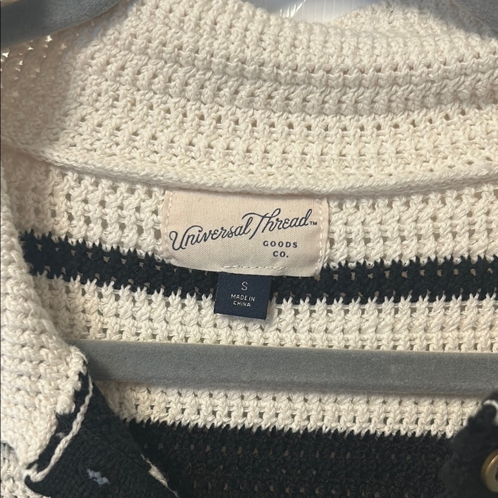 Universal Thread Black and Cream Ribbed Crop Polo Shirt - Picture 2 of 4